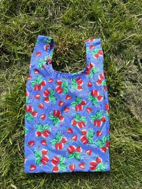 BAGGU Pixelated Strawberry Baby Reusable